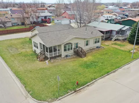 1703 30th St W, Williston, ND 58801 photo 1
