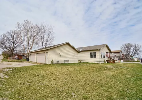 1703 30th St W, Williston, ND 58801 photo 4
