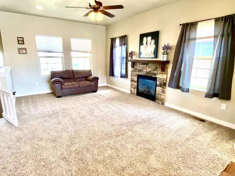 2009 18th Ave W, Williston, ND 58801 photo 4
