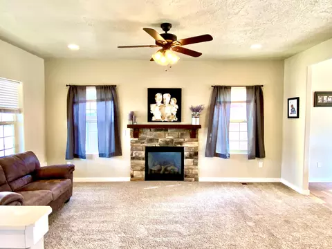 2009 18th Ave W, Williston, ND 58801 photo 3