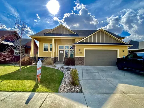 2009 18th Ave W, Williston, ND 58801 photo 1