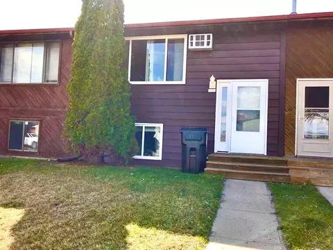 1817 10th Ave E, Williston, ND 58801 photo 2
