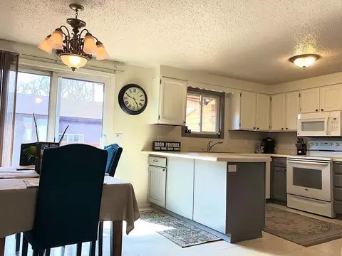 1817 10th Ave E, Williston, ND 58801 photo 5