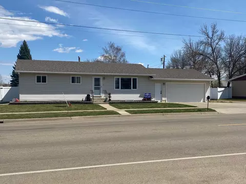1612 6th Ave W, Williston, ND 58801 photo 1