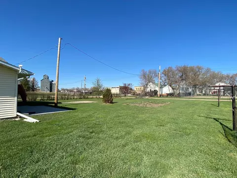 200 Uggen Ave, Epping, ND 58843 photo 3