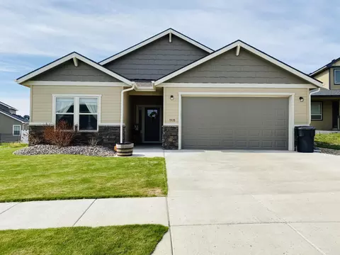 1905 25th St W, Williston, ND 58801 photo 1