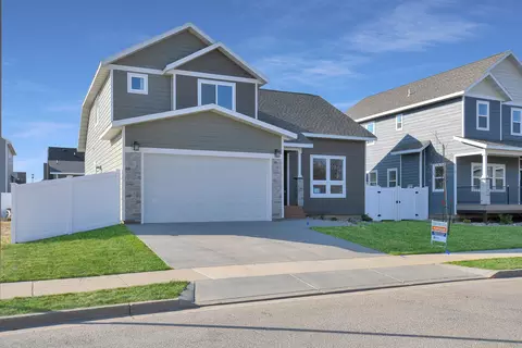 2009 17th Ct W, Williston, ND 58801 photo 2