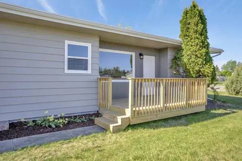 312 38th St E, Williston, ND 58801 photo 2