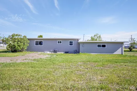 312 38th St E, Williston, ND 58801 photo 26