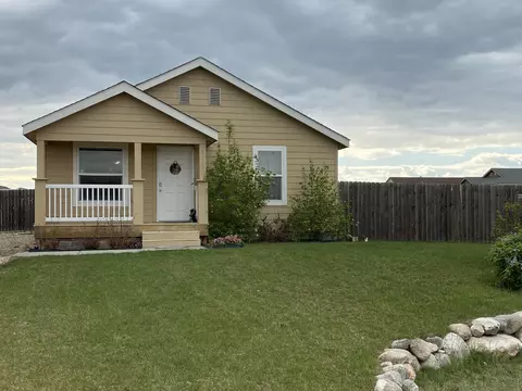 5627 Lukenbill Ave, Williston, ND 58801 photo 2