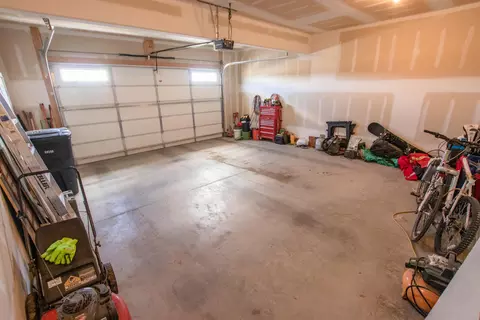603 45th St E, Williston, ND 58801 photo 37