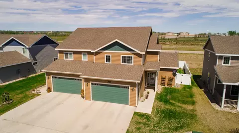 603 45th St E, Williston, ND 58801 photo 2