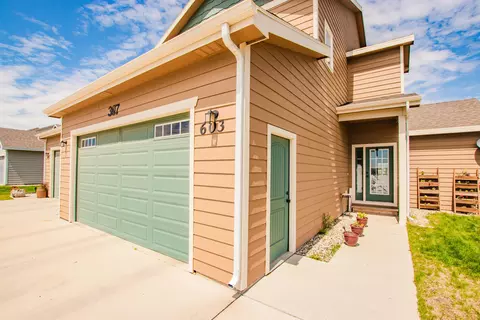 603 45th St E, Williston, ND 58801 photo 3