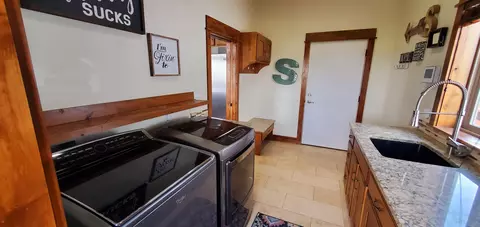 6722 Fairview Dr, Williston, ND 58801 photo 23