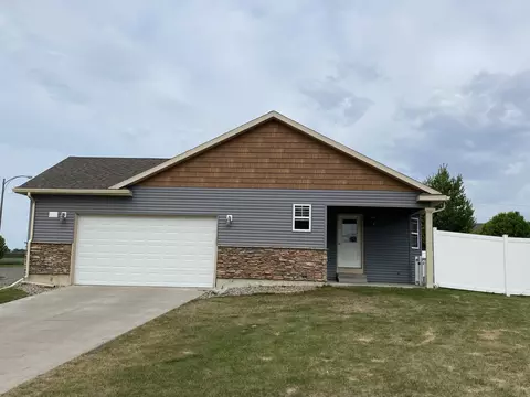 2406 22nd St W, Williston, ND 58801 photo 2
