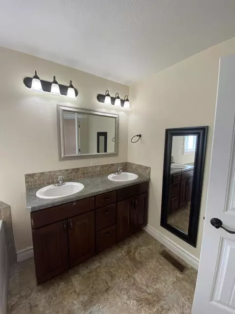 2406 22nd St W, Williston, ND 58801 photo 23