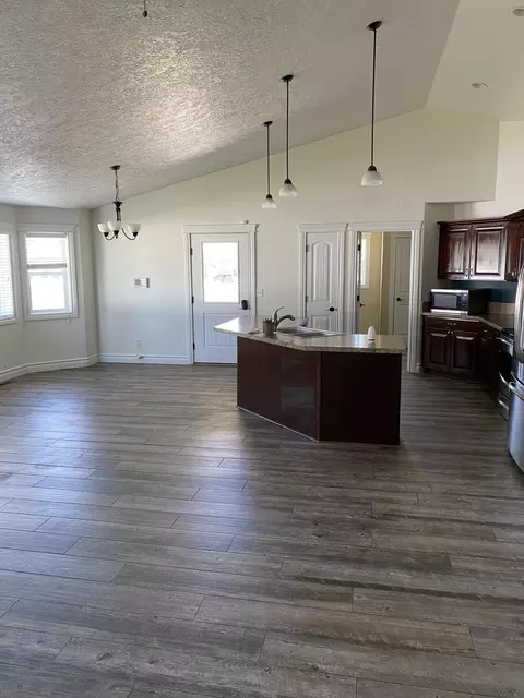 2406 22nd St W, Williston, ND 58801 photo 5