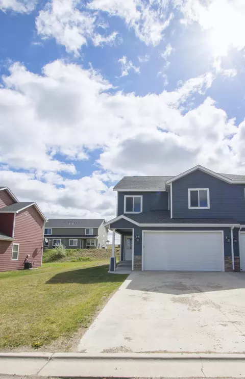 5814 Anna Ave, Williston, ND 58801 photo 2