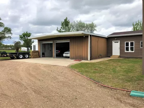 5639 Carolville Loop, Williston, ND 58801 photo 3