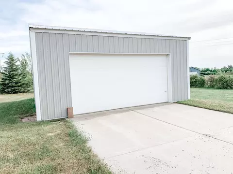 14057 Southview St, Williston, ND 58801 photo 4