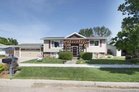 2116 1st Ave E, Williston, ND 58801 photo 2