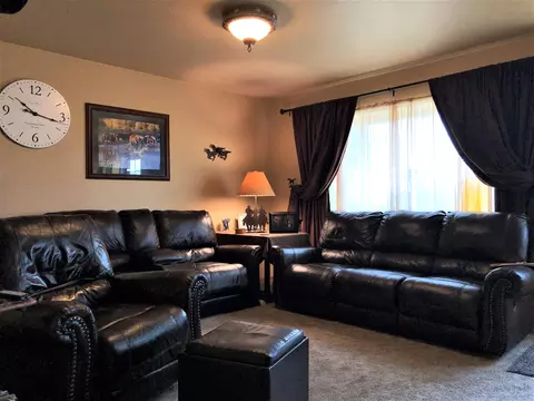 1710 4th St W, Williston, ND 58801 photo 3