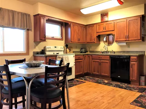 1710 4th St W, Williston, ND 58801 photo 5