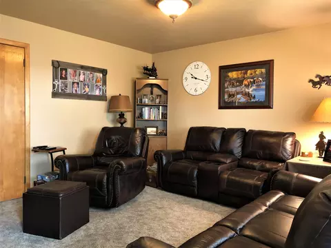 1710 4th St W, Williston, ND 58801 photo 4