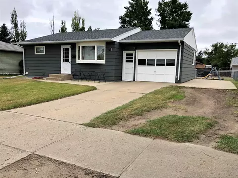 1710 4th St W, Williston, ND 58801 photo 1