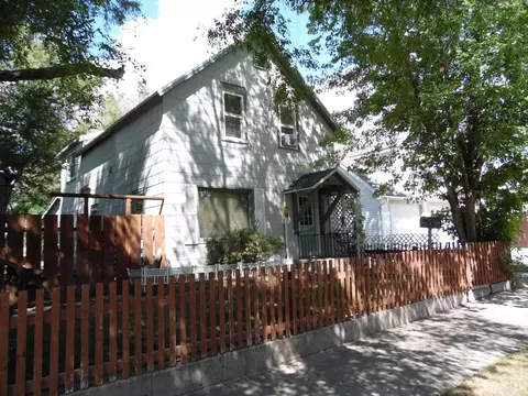 611 7th Ave W, Williston, ND 58801 photo 2