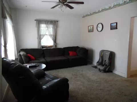611 7th Ave W, Williston, ND 58801 photo 3