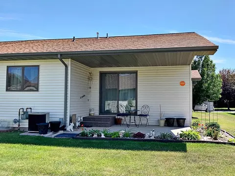1825 15th Ave W, Williston, ND 58801 photo 30