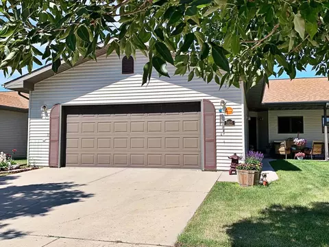 1825 15th Ave W, Williston, ND 58801 photo 1