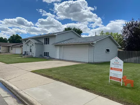 2125 7th Ave E, Williston, ND 58801 photo 2