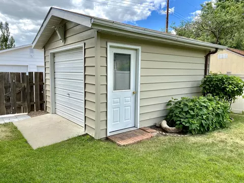 1905 University, Williston, ND 58801 photo 4