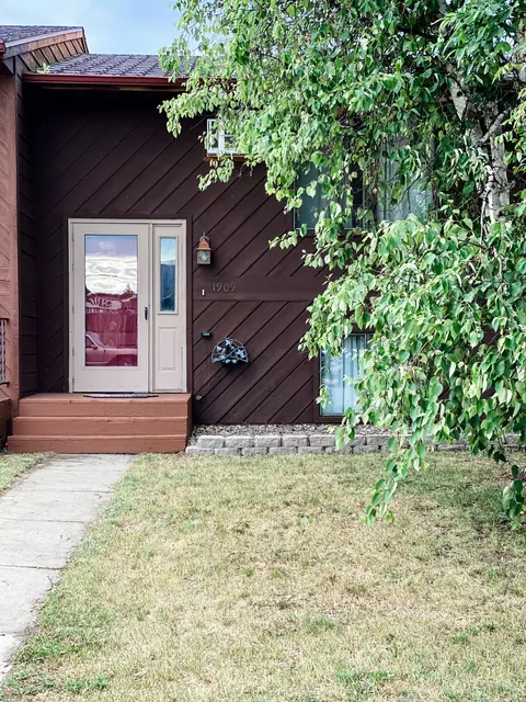 1909 13th Ave W, Williston, ND 58801 photo 1