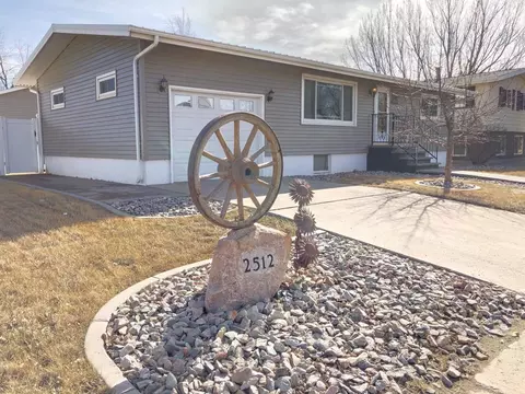 2512 University, Williston, ND 58801 photo 2