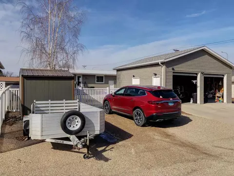 2512 University, Williston, ND 58801 photo 15