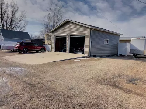 2512 University, Williston, ND 58801 photo 4