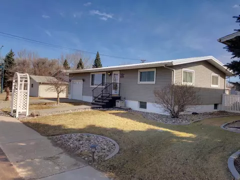 2512 University, Williston, ND 58801 photo 3