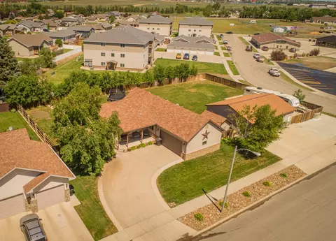 1106 Knoll St, Williston, ND 58801 photo 3
