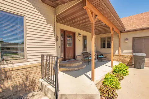 1106 Knoll St, Williston, ND 58801 photo 2