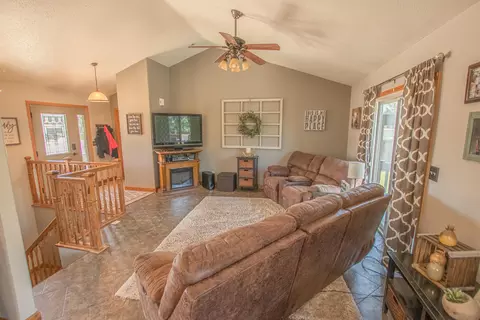 1106 Knoll St, Williston, ND 58801 photo 9