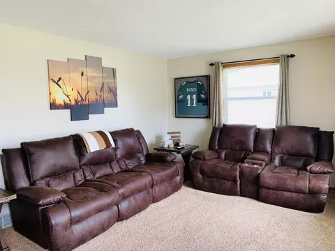 1509 9th Ave W, Williston, ND 58801 photo 3
