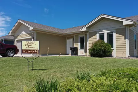 3702 Prairie Commons St, Williston, ND 58801 photo 2
