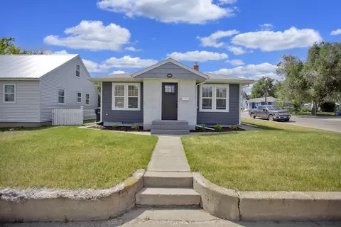 523 8th Ave W, Williston, ND 58801 photo 1