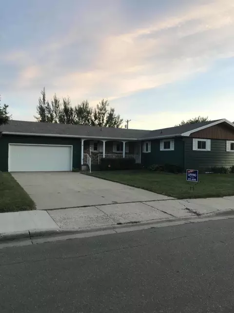 703 12th St W, Williston, ND 58801 photo 1