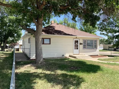 802 University Ave, Williston, ND 58801 photo 2