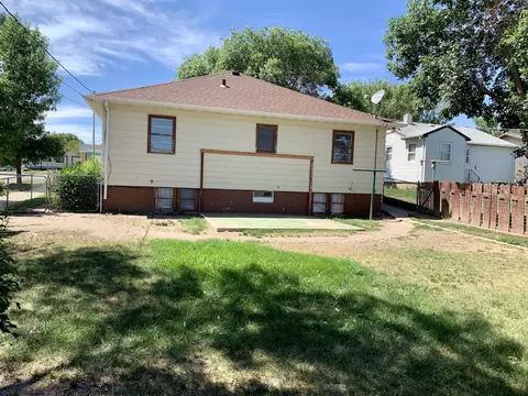 802 University Ave, Williston, ND 58801 photo 3