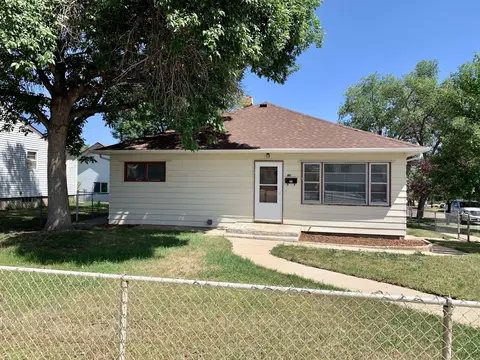 802 University Ave, Williston, ND 58801 photo 1